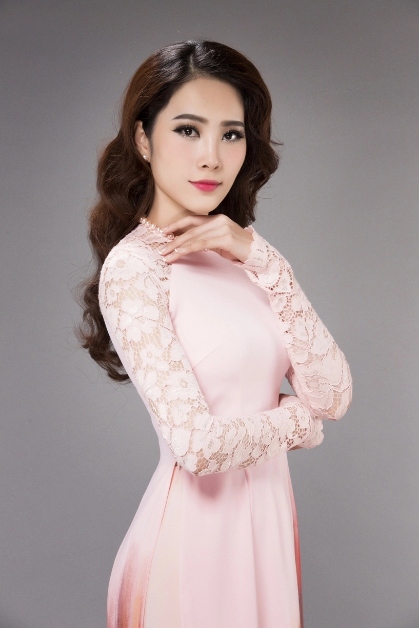 Hai bộ áo dài phong cách đối lập của hoa khôi nam em