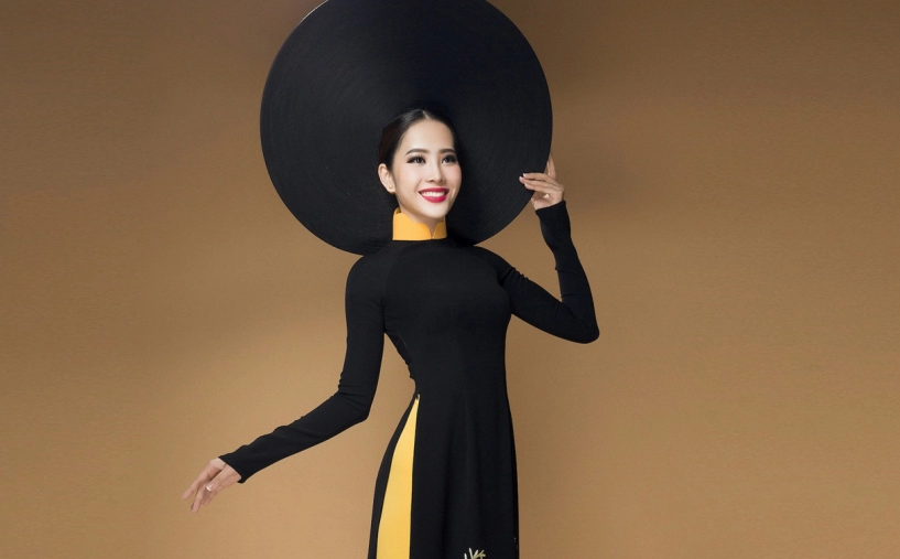 Hai bộ áo dài phong cách đối lập của hoa khôi nam em