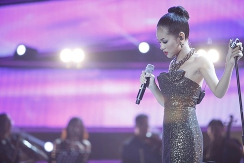 Hoàng quyên idol mất điểm vì style bà cô già