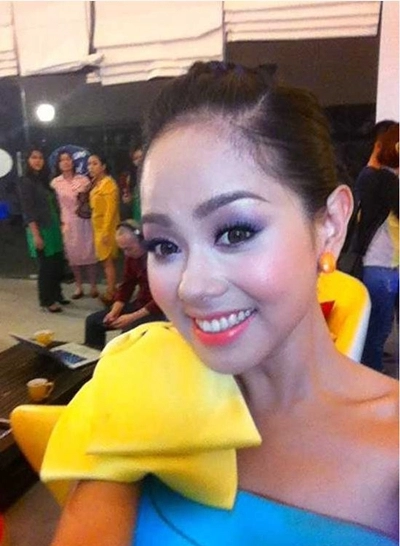 Hoàng quyên idol mất điểm vì style bà cô già