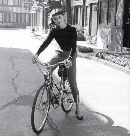 Loạt ảnh street style quý giá của audrey hepburn