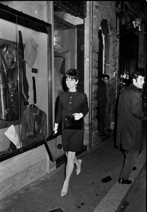 Loạt ảnh street style quý giá của audrey hepburn