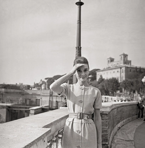 Loạt ảnh street style quý giá của audrey hepburn