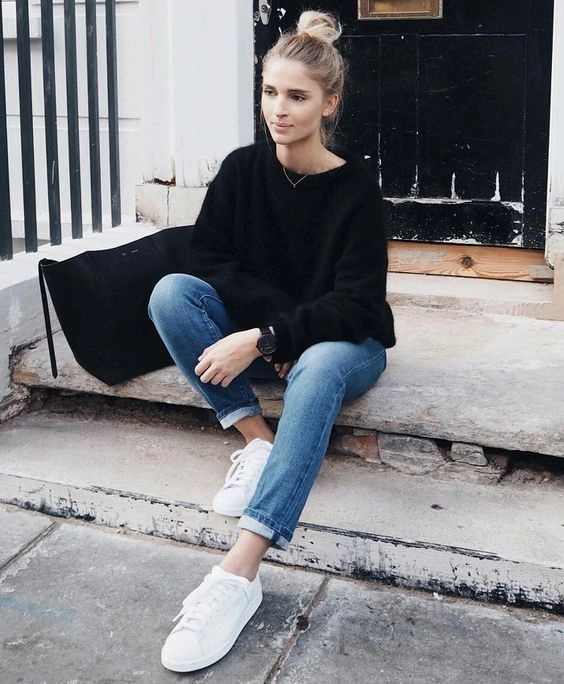 Mặc gì để diện cùng sneaker trắng