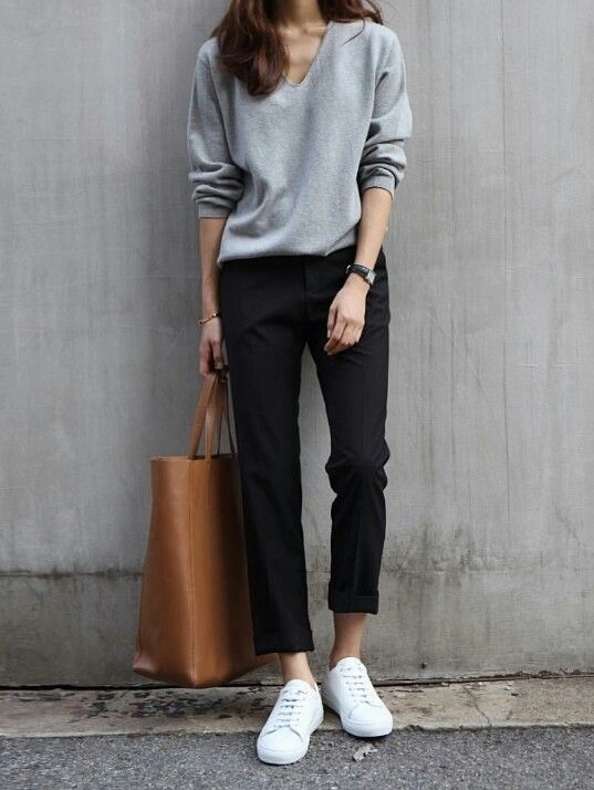 Mặc gì để diện cùng sneaker trắng