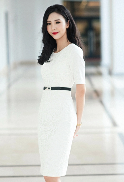 Mix váy công sở mùa thu thật sang với phụ kiện