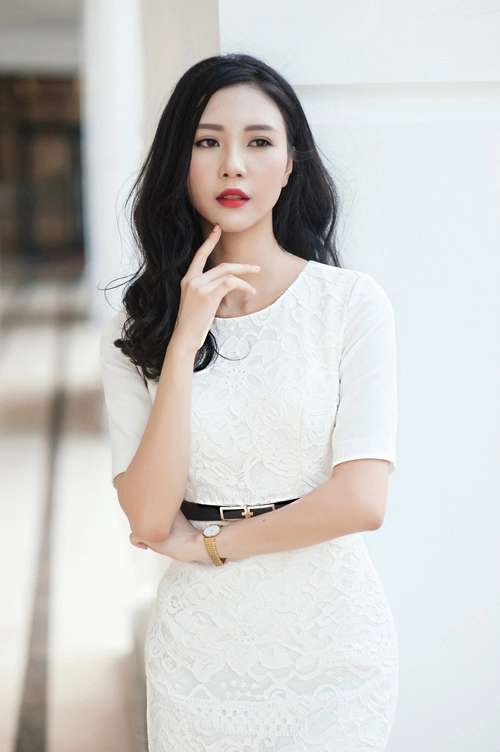 Mix váy công sở mùa thu thật sang với phụ kiện