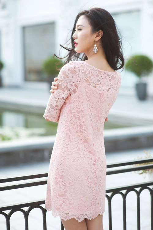 Mix váy công sở mùa thu thật sang với phụ kiện