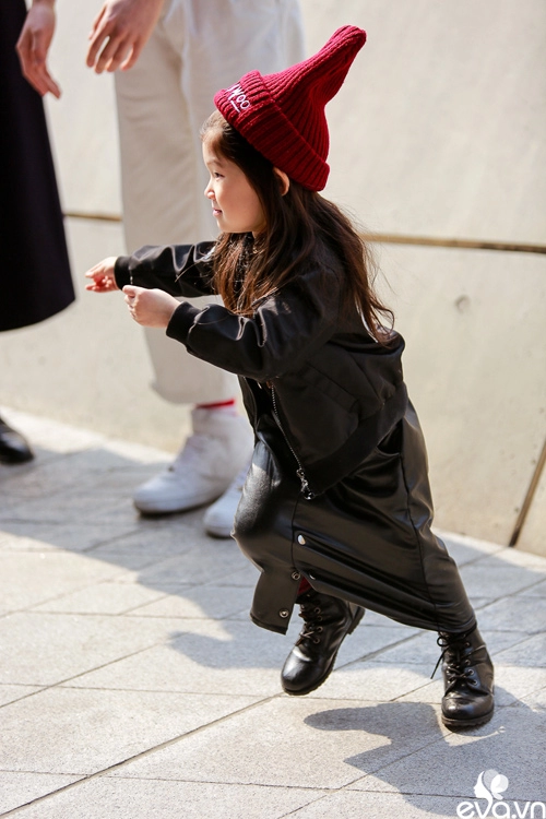 Ngắm street style của những thiên thần nhỏ tại seoul fw