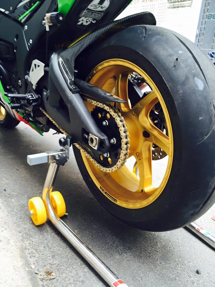 Ngắm zx10r 2016 đầu tiên lên mâm oz racing tại việt nam