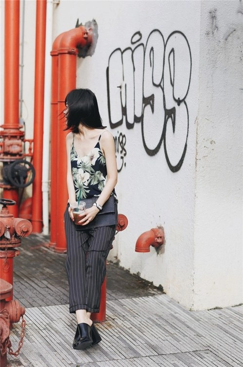 Street style pha trộn chất hè hiện đại nữ tính