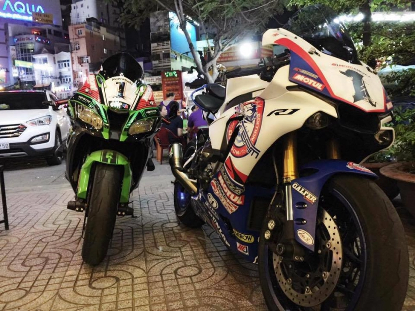 Yamaha r1 lộng lẫy với bộ áo đấu cùng dàn pô hàng hiệu