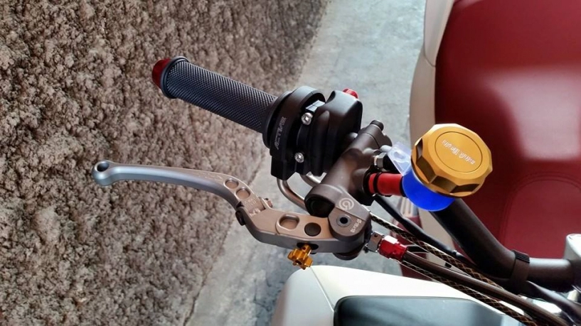 Honda pcx độ nhẹ với vài món đồ chơi hàng hiệu