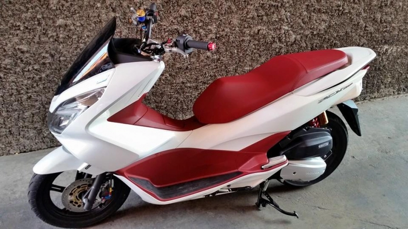 Honda pcx độ nhẹ với vài món đồ chơi hàng hiệu