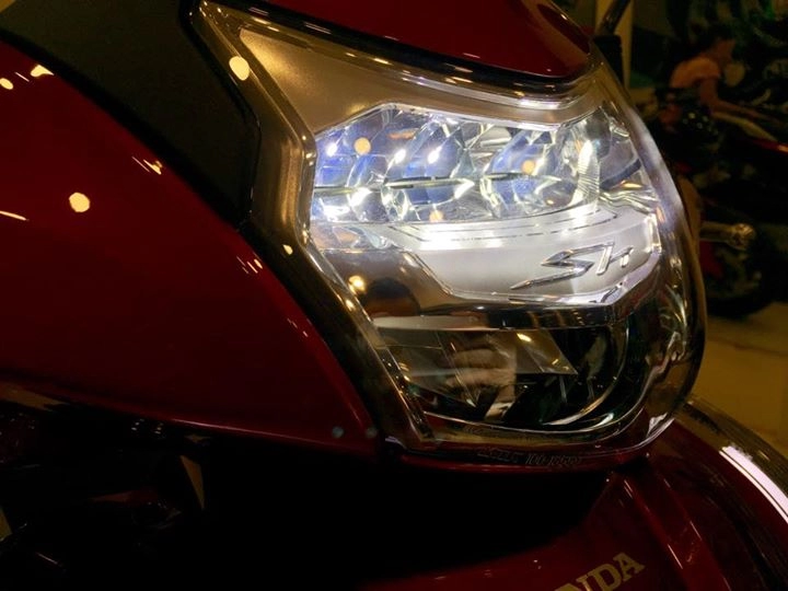 Honda sh300i 2015 đầu tiên về việt nam với giá hơn 300 triệu đồng