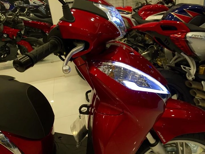 Honda sh300i 2015 đầu tiên về việt nam với giá hơn 300 triệu đồng