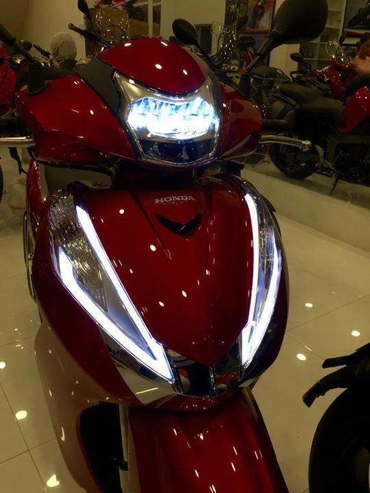 Honda sh300i 2015 đầu tiên về việt nam với giá hơn 300 triệu đồng