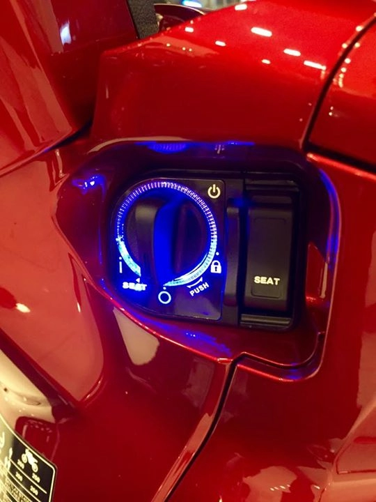 Honda sh300i 2015 đầu tiên về việt nam với giá hơn 300 triệu đồng