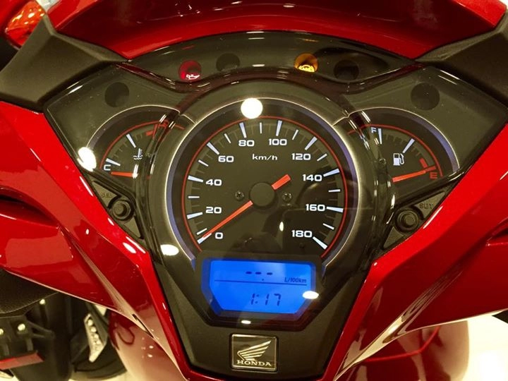 Honda sh300i 2015 đầu tiên về việt nam với giá hơn 300 triệu đồng