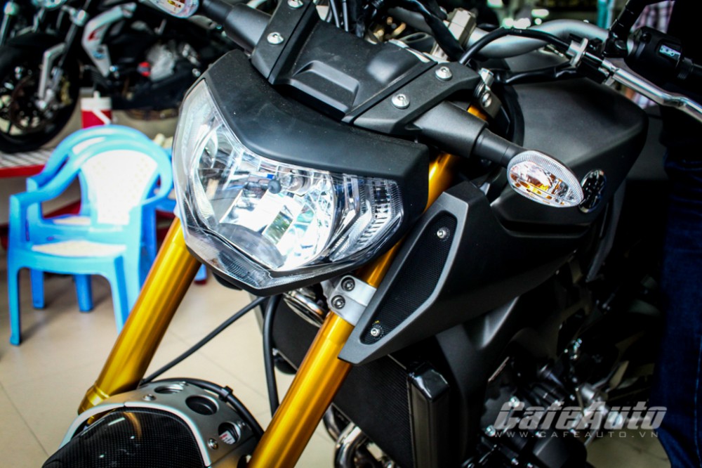 Soi cận cảnh chi tiết yamaha mt-09 tại sài gòn