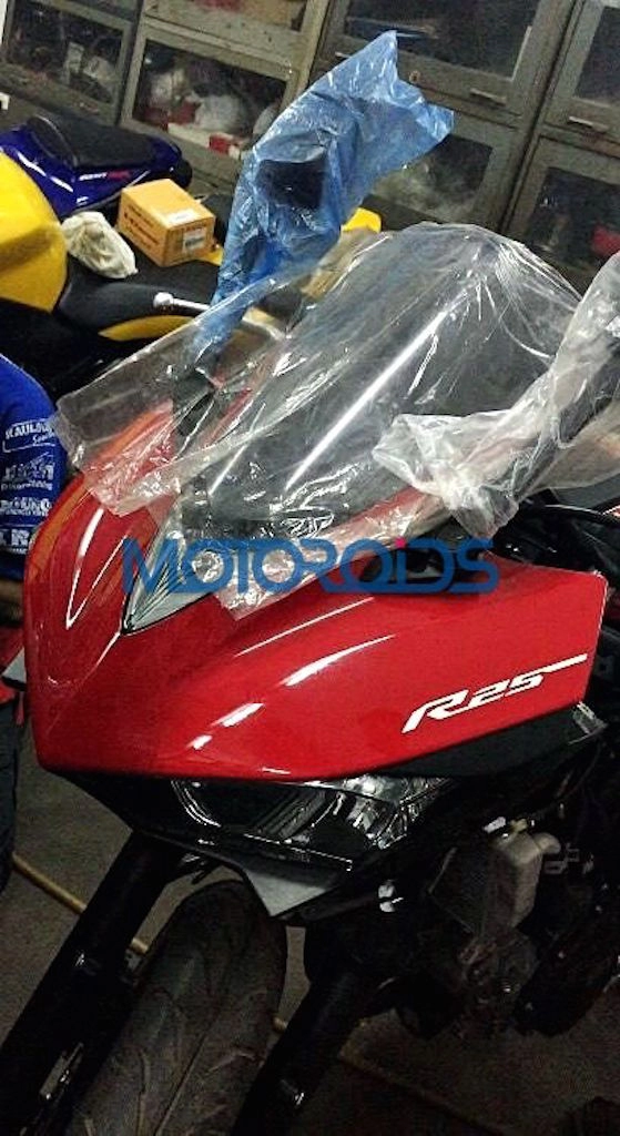 Yamaha r25 bất ngờ xuất hiện tại ấn độ