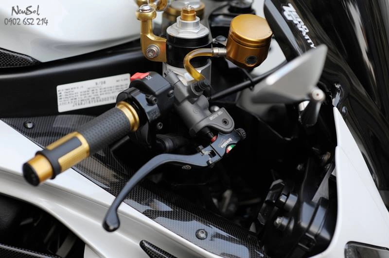 Yamaha r6 với nhiều đồ chơi khủng của biker sài gòn