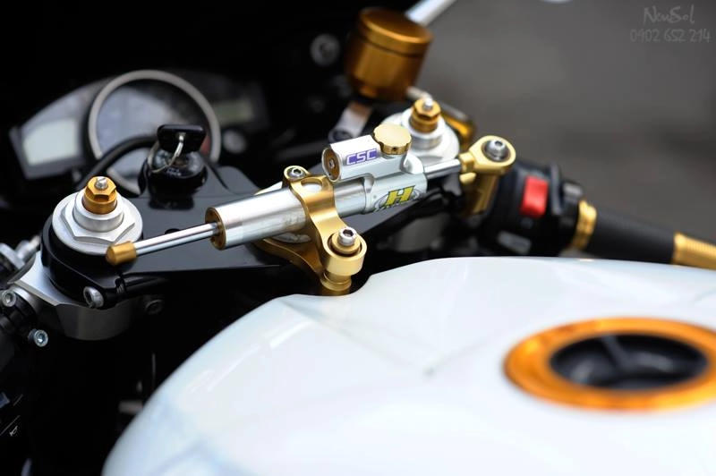 Yamaha r6 với nhiều đồ chơi khủng của biker sài gòn