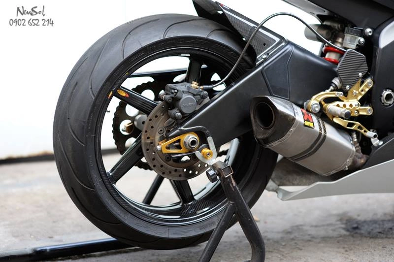 Yamaha r6 với nhiều đồ chơi khủng của biker sài gòn