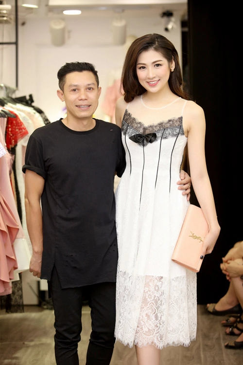 Á hậu tú anh đẹp ngất ngây với váy ren amy