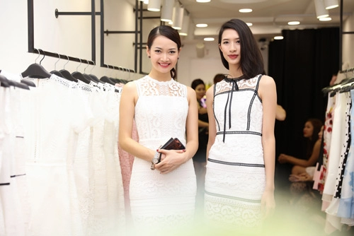 Á hậu tú anh đẹp ngất ngây với váy ren amy