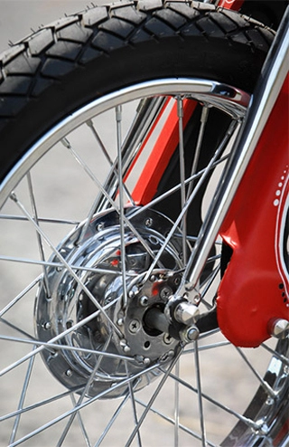 Honda c70 lột xác với bản độ giò gà