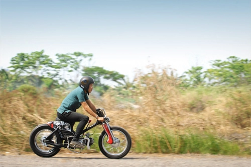 Honda c70 lột xác với bản độ giò gà