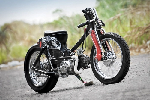 Honda c70 lột xác với bản độ giò gà