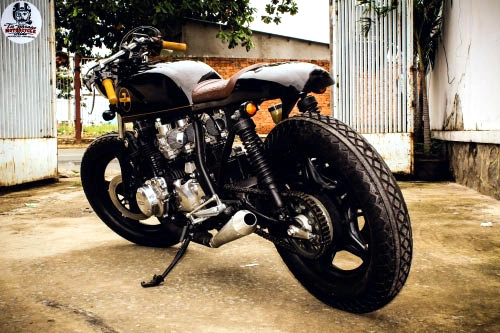 Honda cb750 cafe đen đậm đặc nghệ thuật phong cách