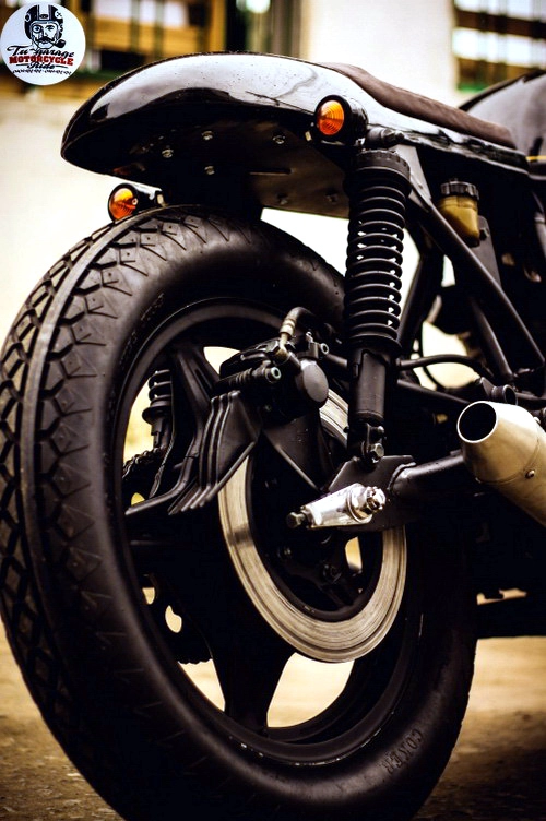 Honda cb750 cafe đen đậm đặc nghệ thuật phong cách