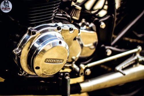 Honda cb750 cafe đen đậm đặc nghệ thuật phong cách