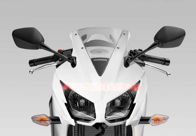 Honda cbr150r thế hệ mới trang bị đèn pha đôi