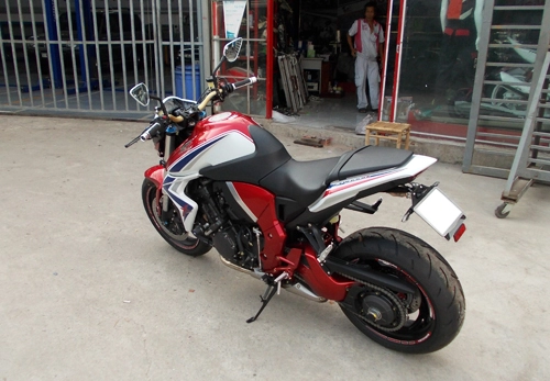 Kawasaki z1000 và honda cb1000r với người chơi xe việt nam