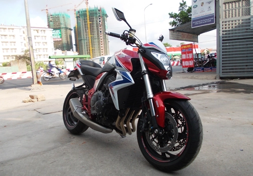 Kawasaki z1000 và honda cb1000r với người chơi xe việt nam