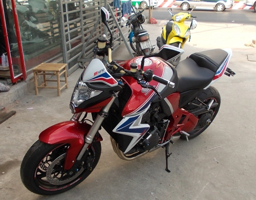 Kawasaki z1000 và honda cb1000r với người chơi xe việt nam