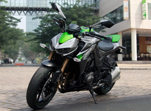 Kawasaki z1000 và honda cb1000r với người chơi xe việt nam