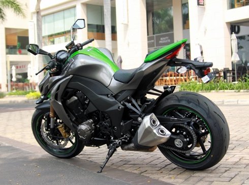 Kawasaki z1000 và honda cb1000r với người chơi xe việt nam