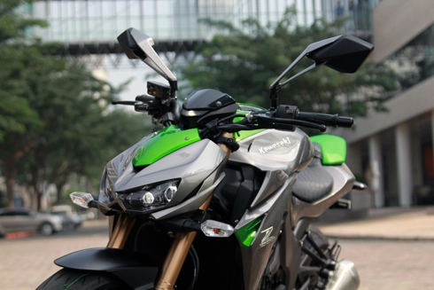 Kawasaki z1000 và honda cb1000r với người chơi xe việt nam