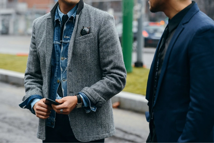 Mix áo denim cùng áo khoác