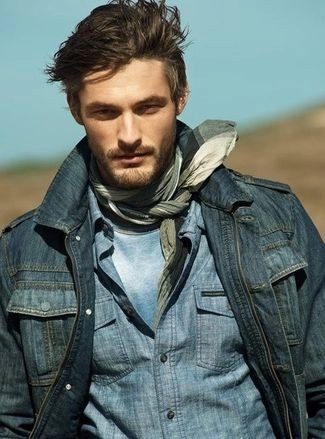 Mix áo denim cùng áo khoác