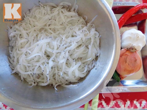 Cách làm cá ngần rim chua ngọt ngon cơm