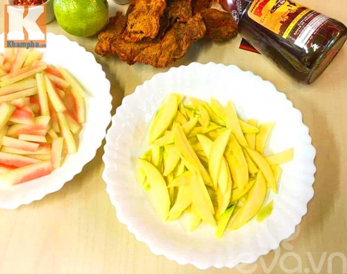 Cách làm gỏi cùi dưa hấu xoài xanh siêu hấp dẫn