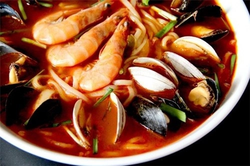 chảy nước mắt với món mì cay siêu cấp gây bão sài gòn