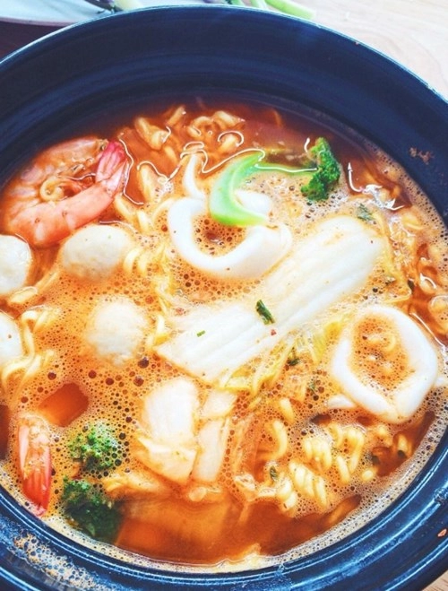 chảy nước mắt với món mì cay siêu cấp gây bão sài gòn