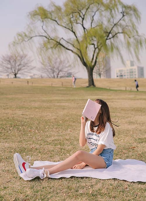 Đón hè thỏa sức khoe eo thon với soóc jeans cạp cao